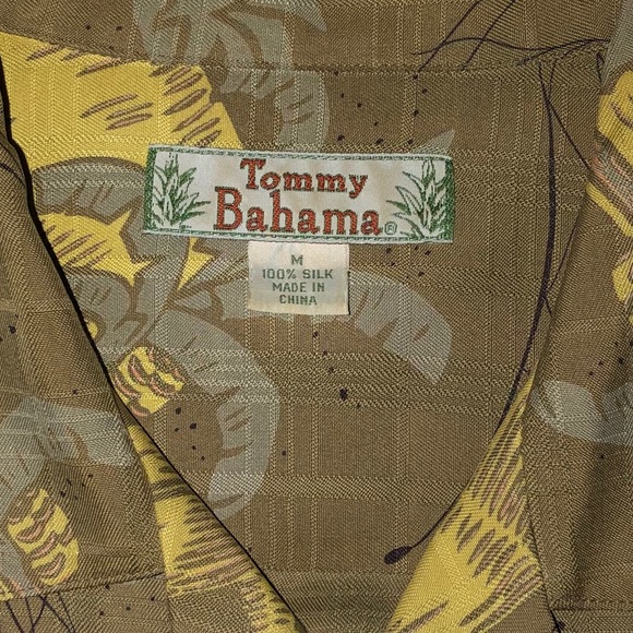 Tommy Bahama Men’s Silk Short Sleeve Buttondown - Picture 4 of 8